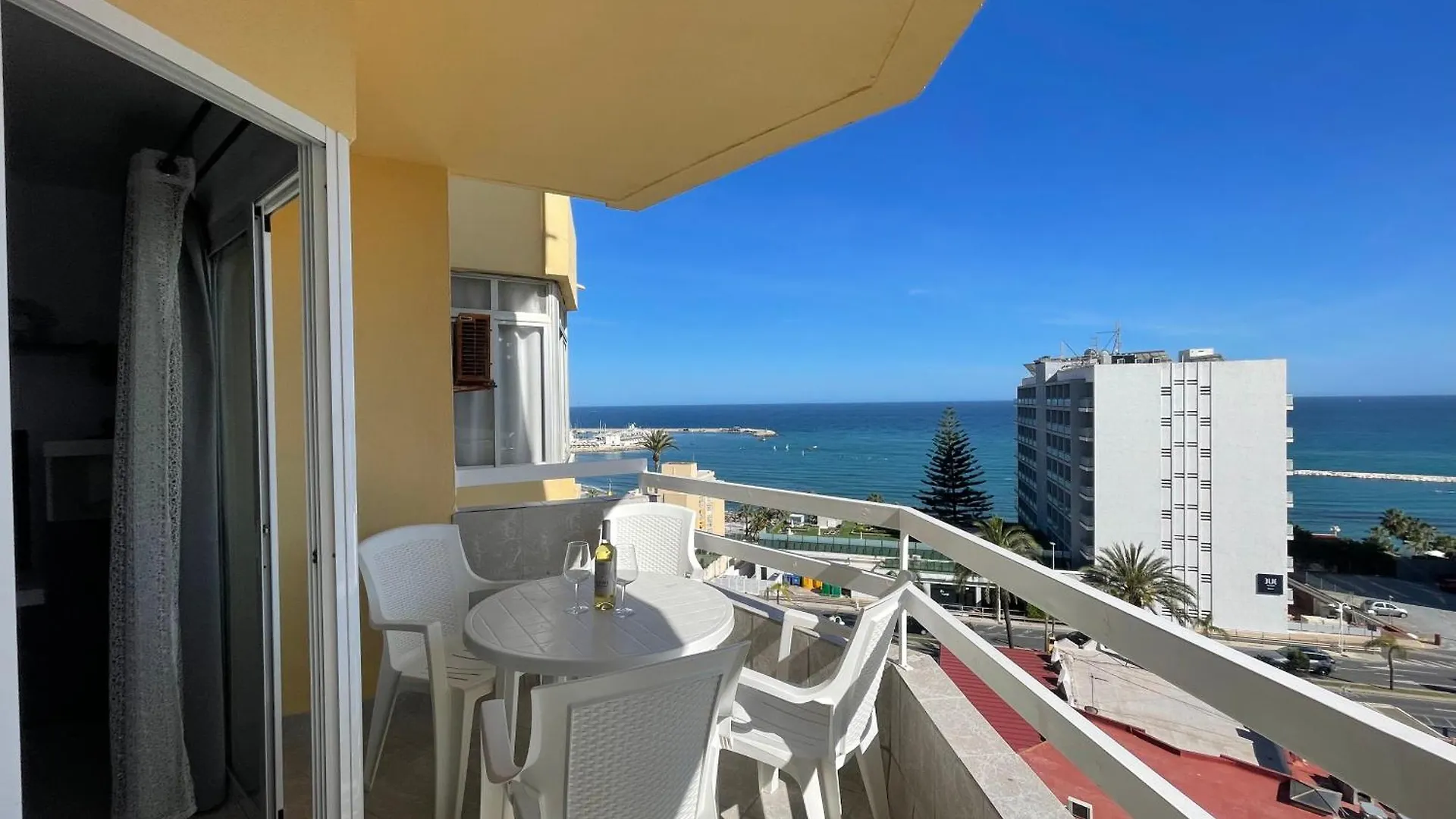 Vistas Al Mar Y Al Puerto Deportivo Apartment Benalmadena Spain