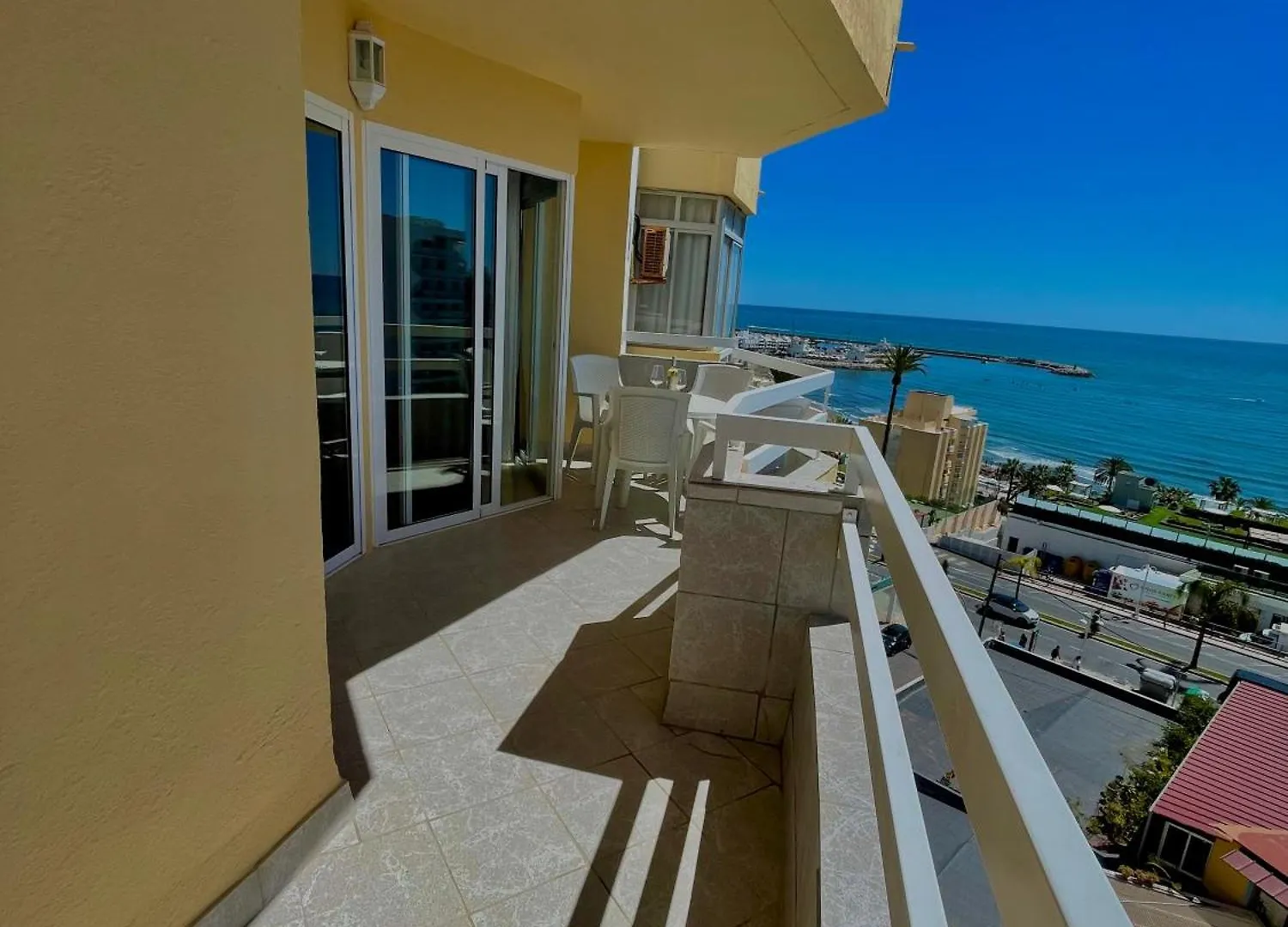 Vistas Al Mar Y Al Puerto Deportivo Apartment Benalmadena